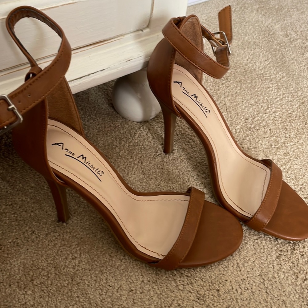 Anne Michelle Tan Heels